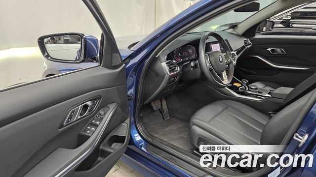 BMW 3-Series 320i