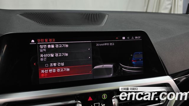 BMW 3-Series 320i