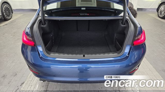 BMW 3-Series 320i