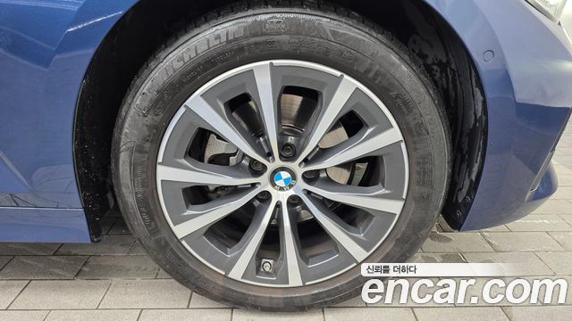 BMW 3-Series 320i