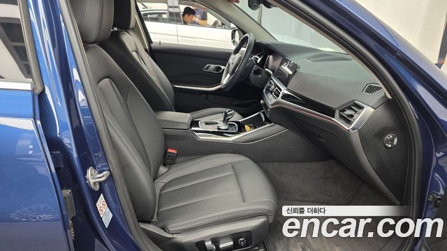BMW 3-Series 320i