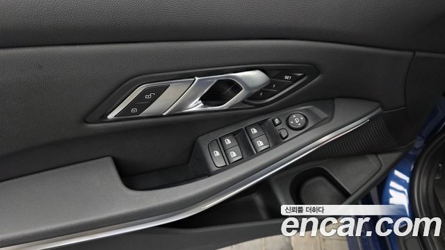 BMW 3-Series 320i