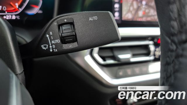 BMW 3-Series 320i