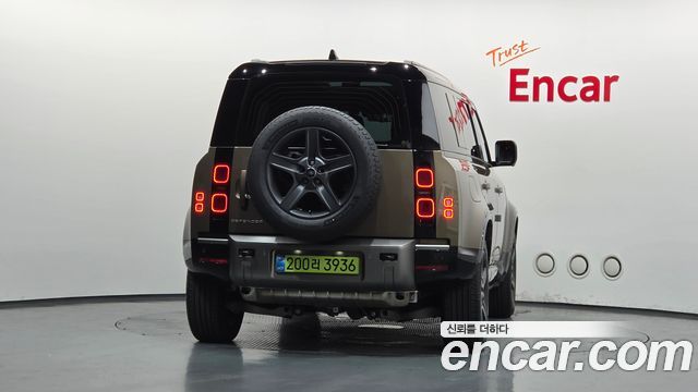 Land Rover Defender 110 P300 X-Dynamic SE
