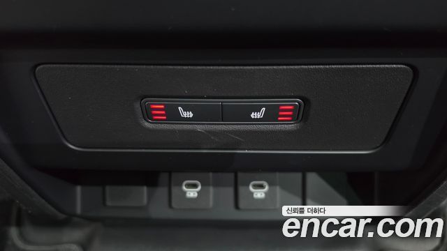 Land Rover Defender 110 P300 X-Dynamic SE