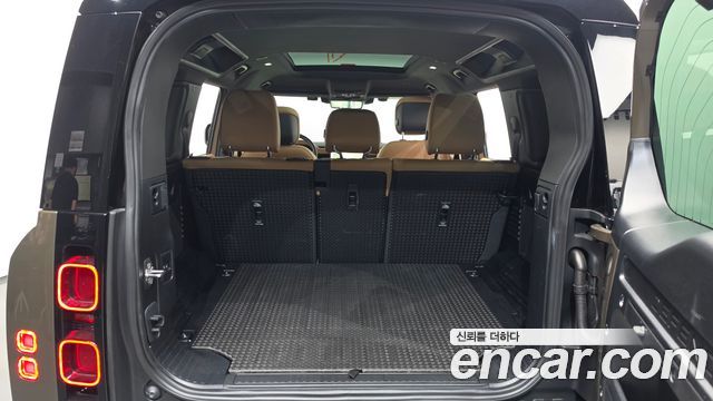 Land Rover Defender 110 P300 X-Dynamic SE