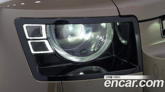 Land Rover Defender 110 P300 X-Dynamic SE