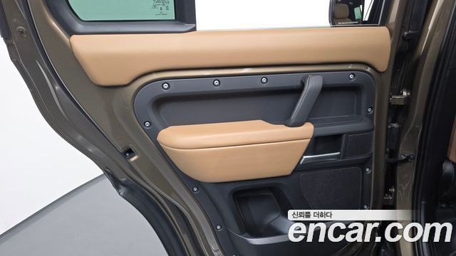 Land Rover Defender 110 P300 X-Dynamic SE