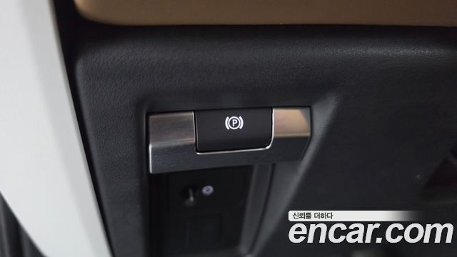 Land Rover Defender 110 P300 X-Dynamic SE