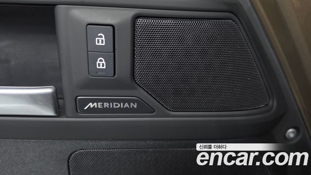Land Rover Defender 110 P300 X-Dynamic SE