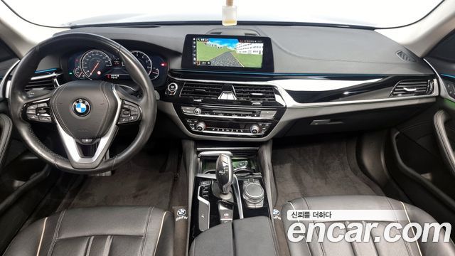 BMW 5-Series 520i Luxury