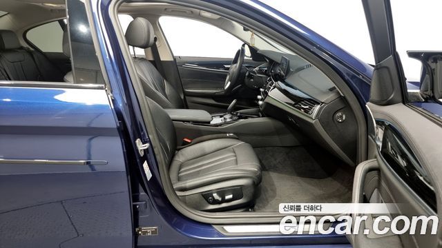 BMW 5-Series 520i Luxury