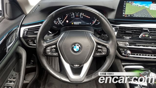 BMW 5-Series 520i Luxury