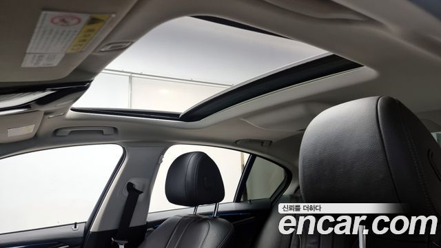 BMW 5-Series 520i Luxury