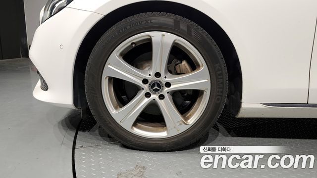 Mercedes-Benz E-Class E200 Avantgarde