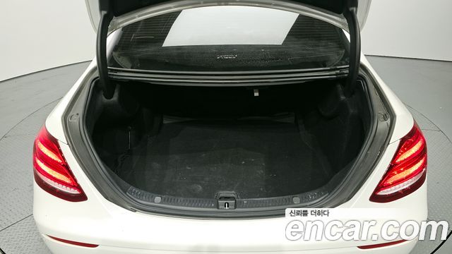 Mercedes-Benz E-Class E200 Avantgarde