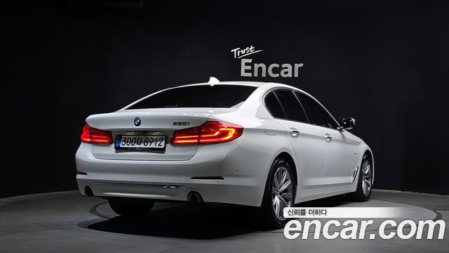 BMW 5-Series 520i Luxury