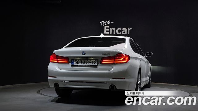 BMW 5-Series 520i Luxury