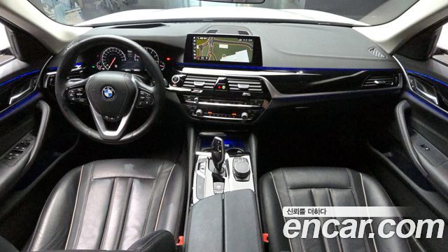 BMW 5-Series 520i Luxury