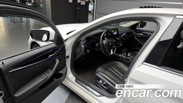 BMW 5-Series 520i Luxury