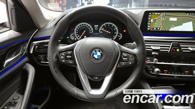 BMW 5-Series 520i Luxury