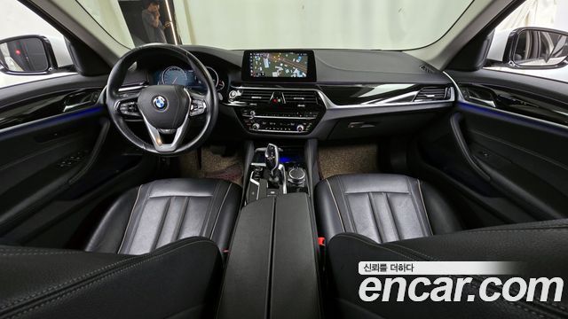 BMW 5-Series 520i Luxury