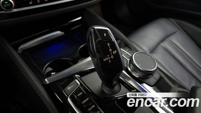 BMW 5-Series 520i Luxury
