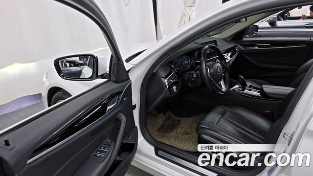 BMW 5-Series 520i Luxury