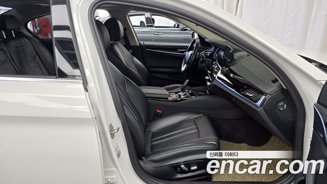 BMW 5-Series 520i Luxury