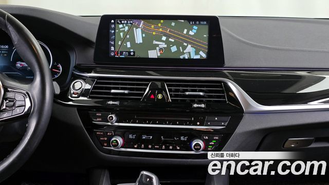 BMW 5-Series 520i Luxury
