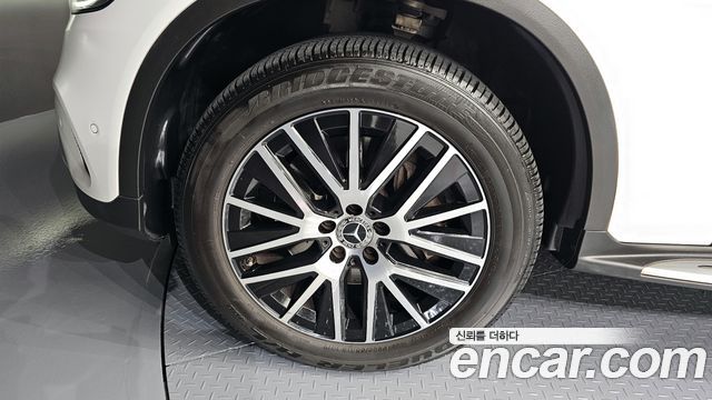 Mercedes-Benz GLC-Class GLC300e 4MATIC