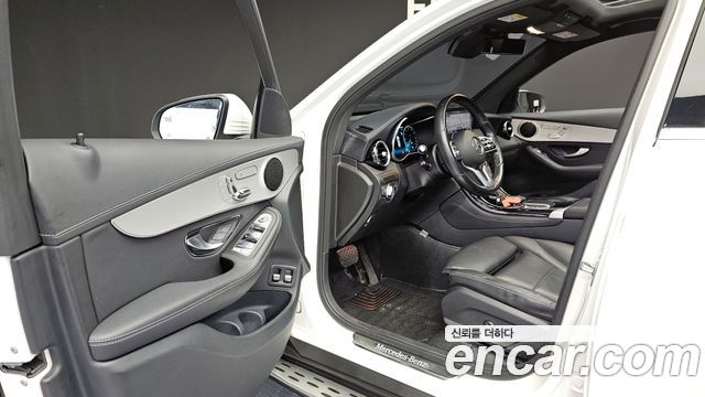 Mercedes-Benz GLC-Class GLC300e 4MATIC