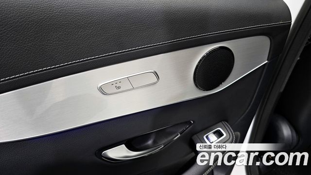 Mercedes-Benz GLC-Class GLC300e 4MATIC