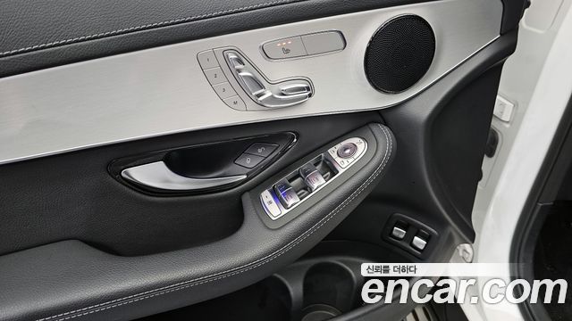 Mercedes-Benz GLC-Class GLC300e 4MATIC