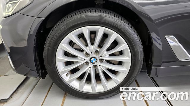 BMW 5-Series 523d xDrive Luxury