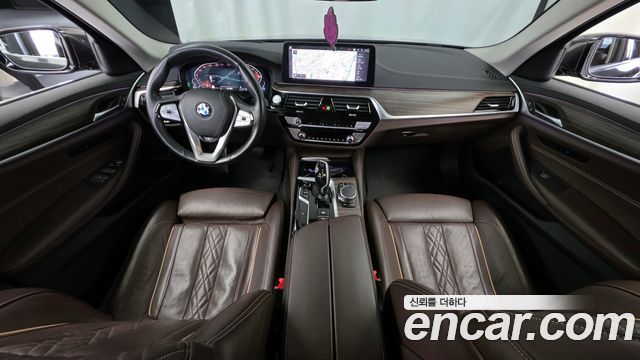 BMW 5-Series 523d xDrive Luxury