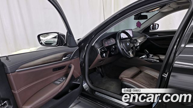 BMW 5-Series 523d xDrive Luxury