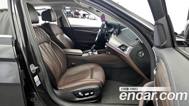 BMW 5-Series 523d xDrive Luxury