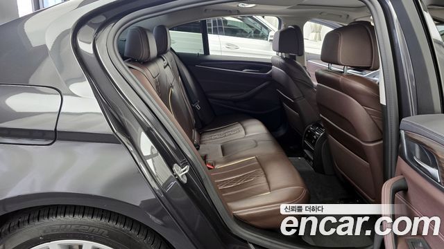 BMW 5-Series 523d xDrive Luxury