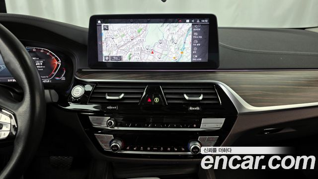 BMW 5-Series 523d xDrive Luxury