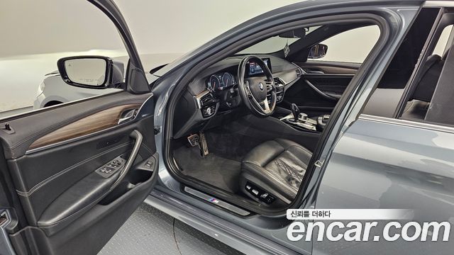 BMW 5-Series 530i xDrive M Sport Package Plus