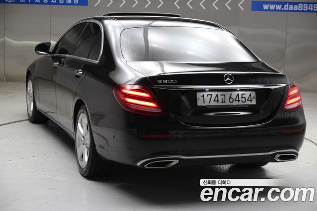 Mercedes-Benz E-Class E200 Avantgarde