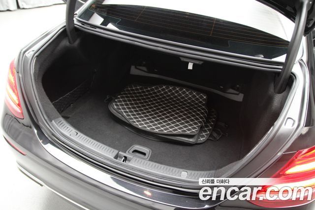 Mercedes-Benz E-Class E200 Avantgarde