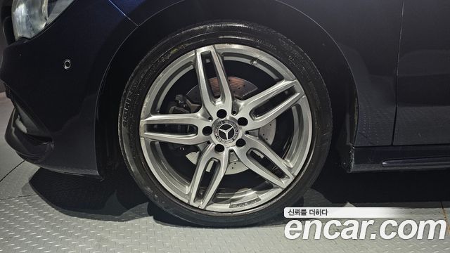 Mercedes-Benz CLA-Class CLA220 AMG Line