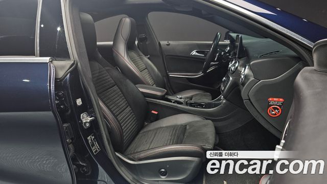 Mercedes-Benz CLA-Class CLA220 AMG Line