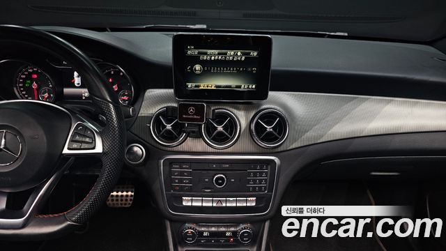 Mercedes-Benz CLA-Class CLA220 AMG Line