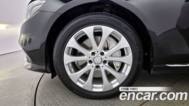 Mercedes-Benz E-Class E300 4MATIC Exclusive