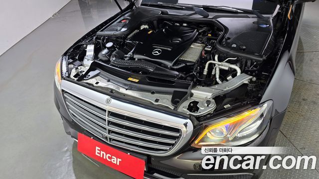 Mercedes-Benz E-Class E300 4MATIC Exclusive
