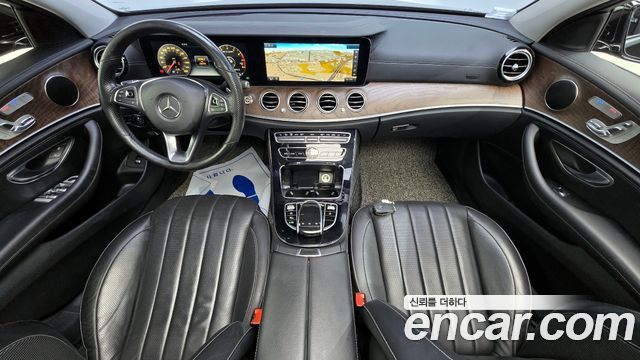 Mercedes-Benz E-Class E300 4MATIC Exclusive