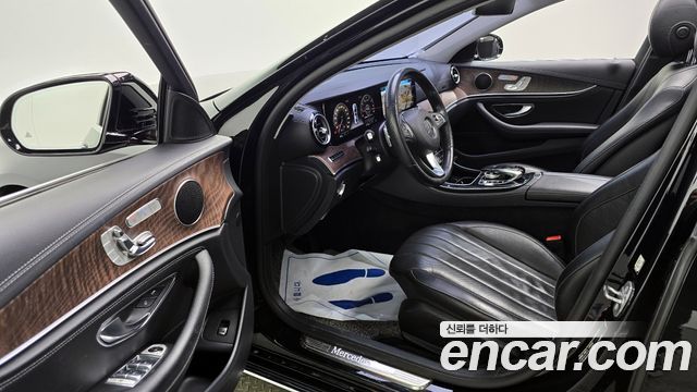 Mercedes-Benz E-Class E300 4MATIC Exclusive